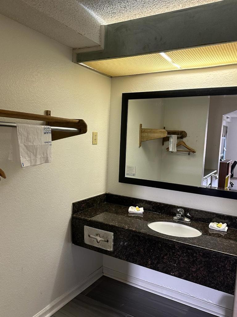 Quality Inn & Suites Decatur Priceville I-65 Ngoại thất bức ảnh