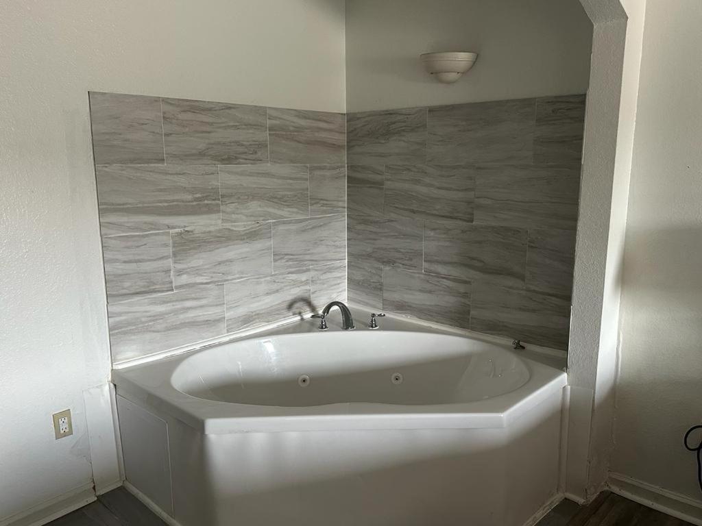 Quality Inn & Suites Decatur Priceville I-65 Ngoại thất bức ảnh