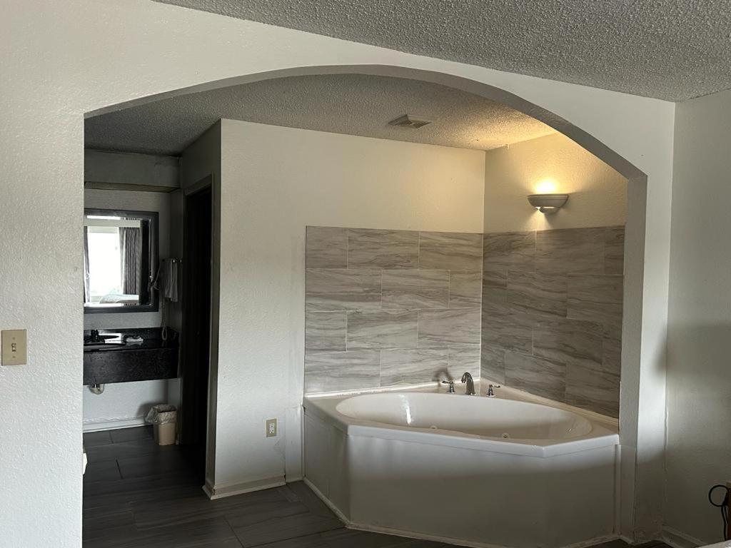 Quality Inn & Suites Decatur Priceville I-65 Ngoại thất bức ảnh